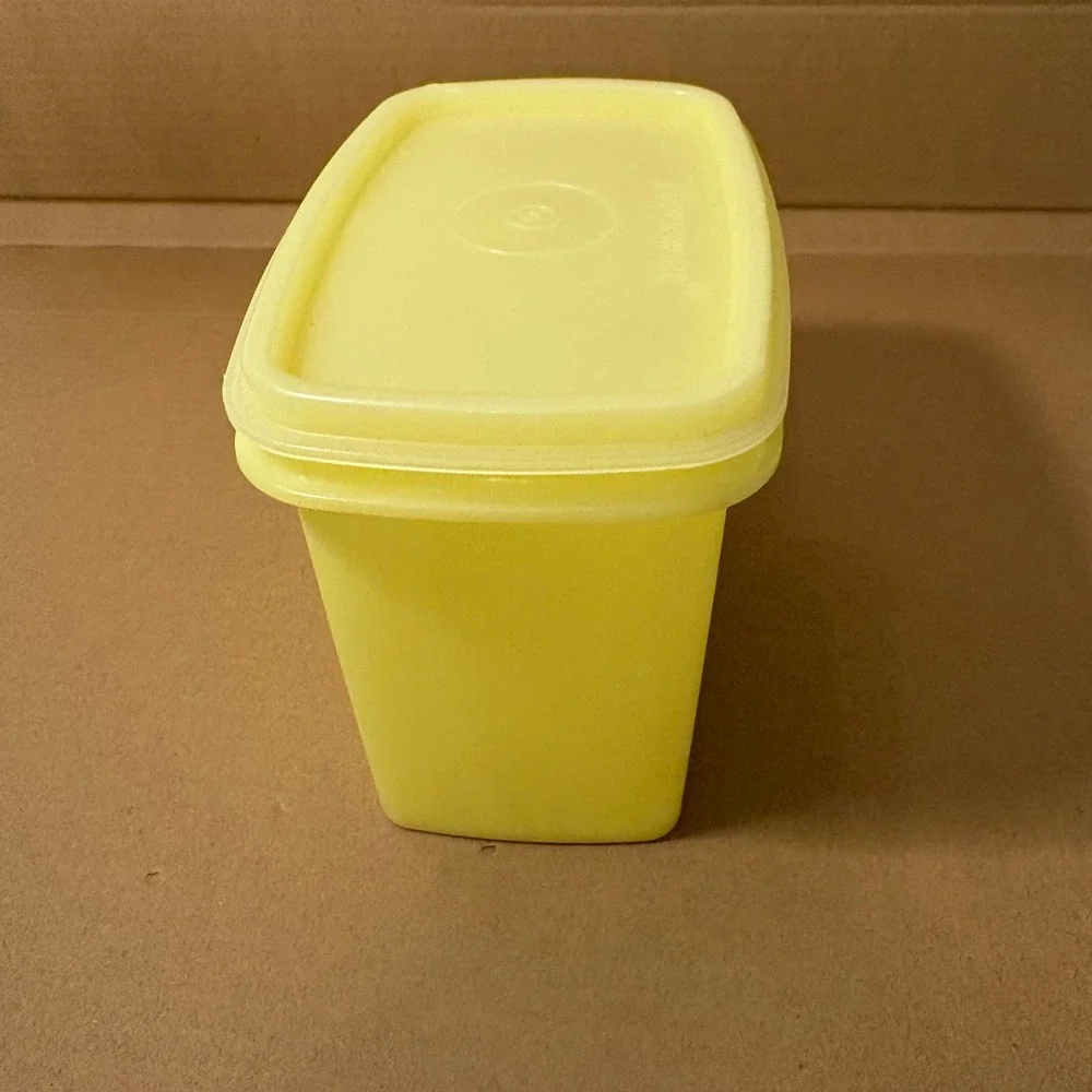 Vintage Yellow‎ Tupperware Food Storage Container with Lid 1234-9